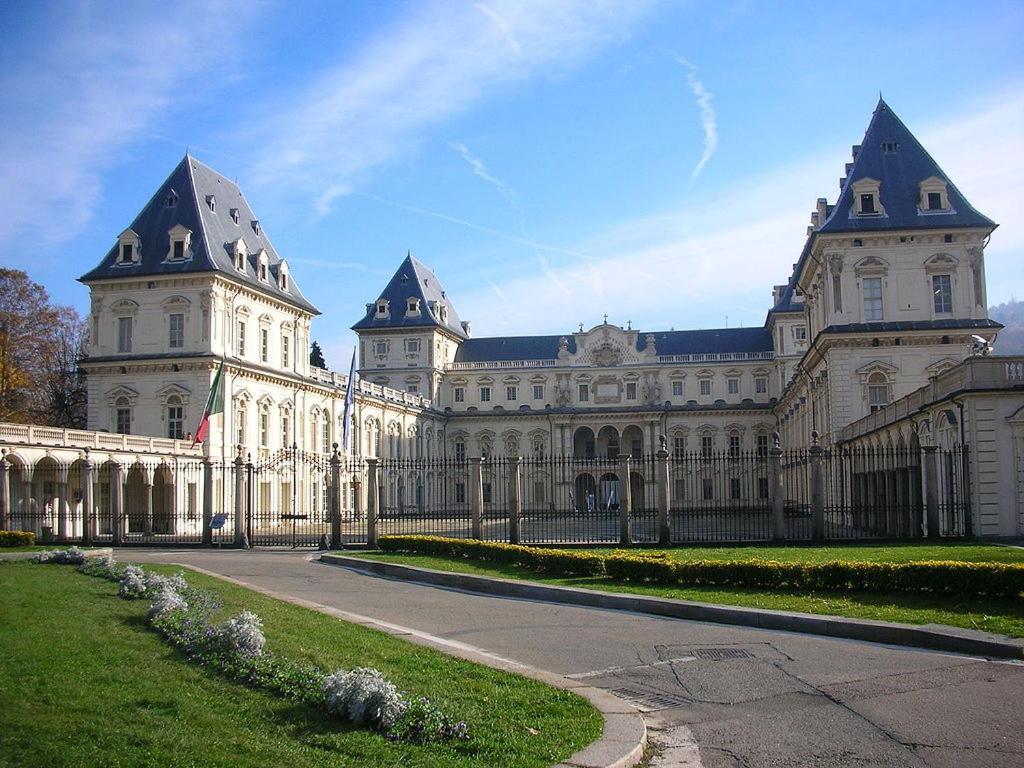 Torino Centro - La Casa Di Zoe Appartement Buitenkant foto